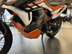 KTM 890