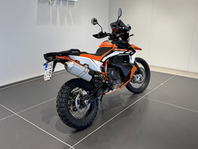 KTM 890