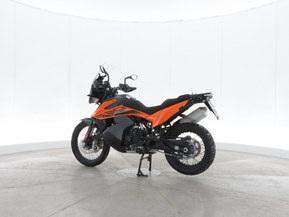 KTM 890