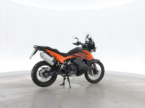 KTM 890