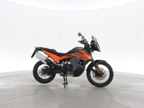 KTM 890