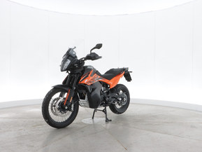 KTM 890