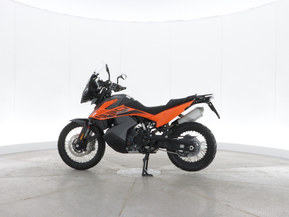 KTM 890