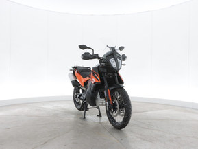 KTM 890