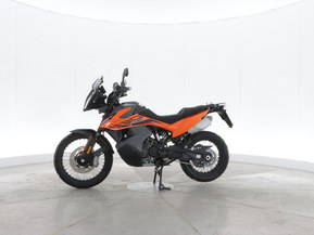 KTM 890