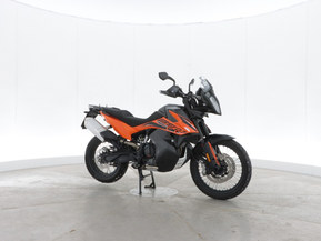 KTM 890