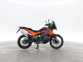 KTM 890