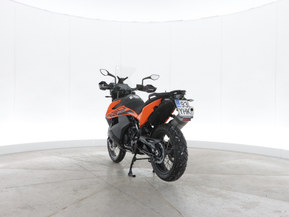 KTM 890