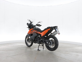 KTM 890