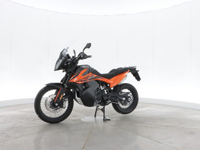 KTM 890