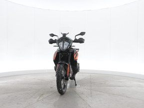 KTM 890