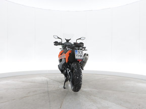 KTM 890