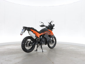 KTM 890