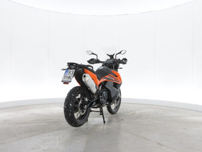 KTM 890