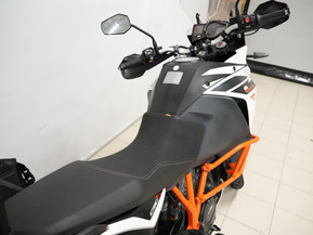 KTM 1090