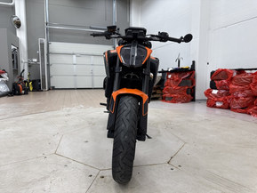 KTM 890