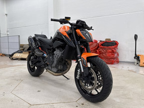 KTM 890