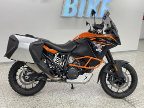 KTM 1090