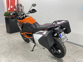 KTM 1090