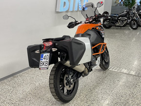 KTM 1090