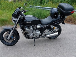 Yamaha XJR