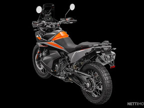 KTM 890