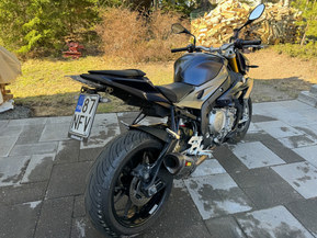 BMW S