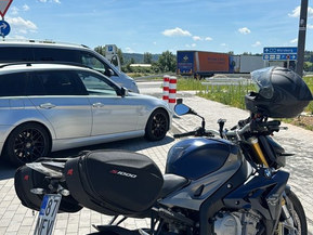BMW S
