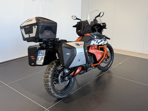 KTM 890