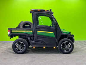 John Deere Gator
