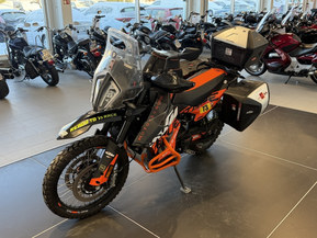 KTM 890