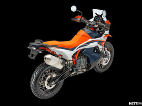 KTM 890