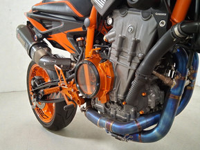 KTM 890