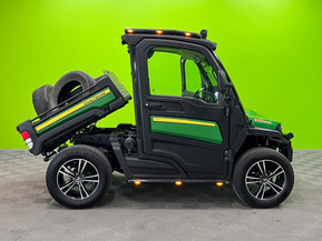 John Deere Gator