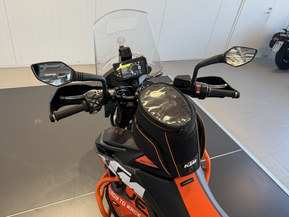 KTM 890