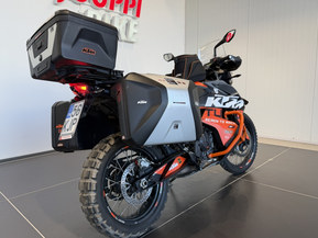 KTM 890