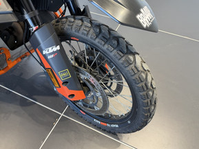 KTM 890