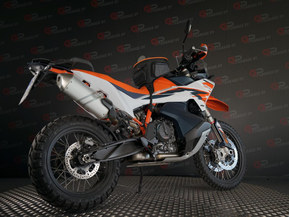 KTM 890