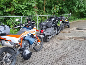 KTM 890