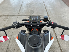 KTM 890
