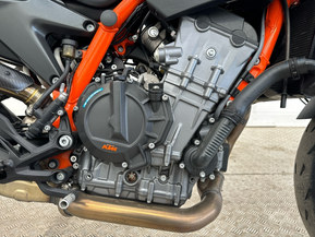 KTM 890