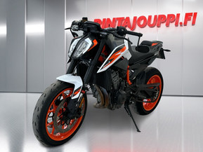 KTM 890