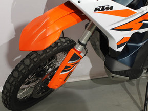 KTM 890