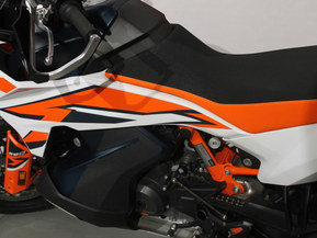 KTM 890