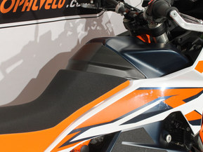KTM 890