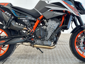 KTM 890