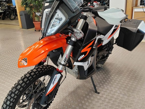 KTM 890