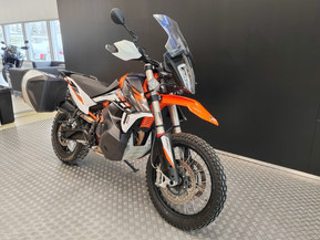 KTM 890