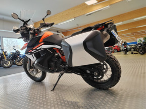 KTM 890