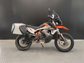 KTM 890